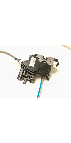 Mercedes Benz A-Class 176 (2012–2018) Front door lock A1667200735 - 4