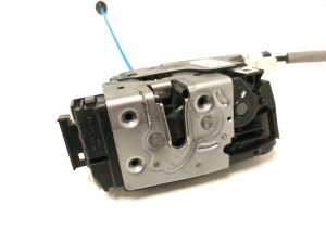 Mercedes Benz A-Class 176 (2012–2018) Front door lock A1667200735 - 5