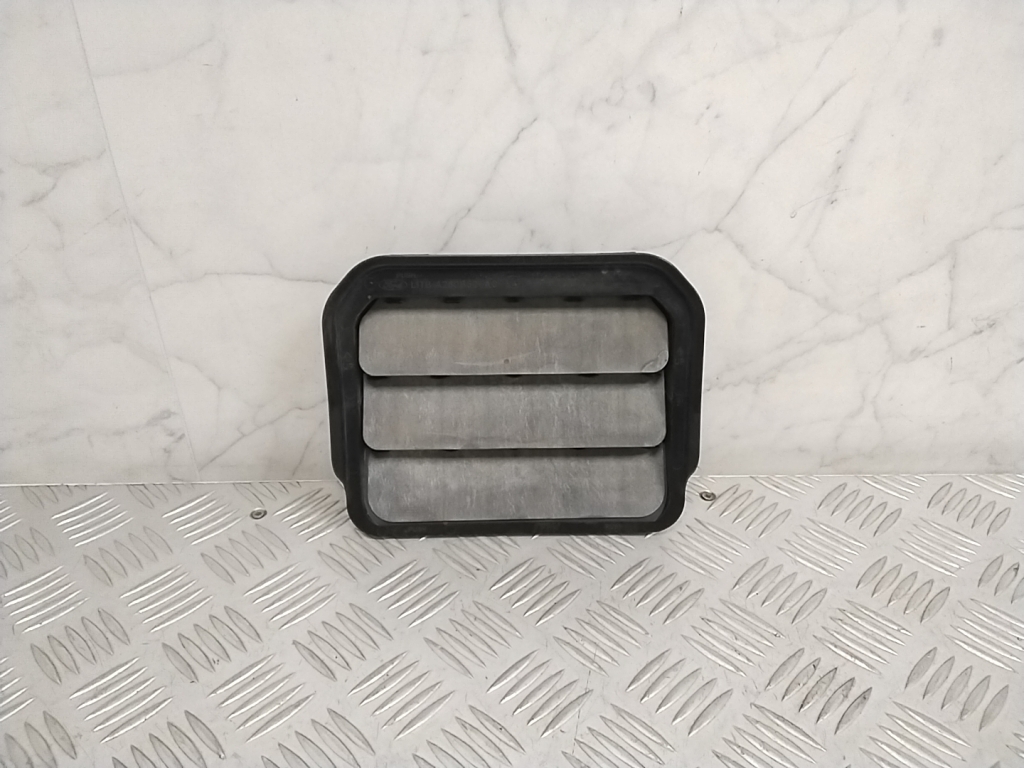 Ford Mustang Mach-E Mach-E (2020–2026) Tagumise poritiiva ventilatsioonivõre L1TBA280B62AC Ford Mustang Mach-E Mach-E (2020–2026) Tagumise poritiiva ventilatsioonivõre L1TBA280B62AC