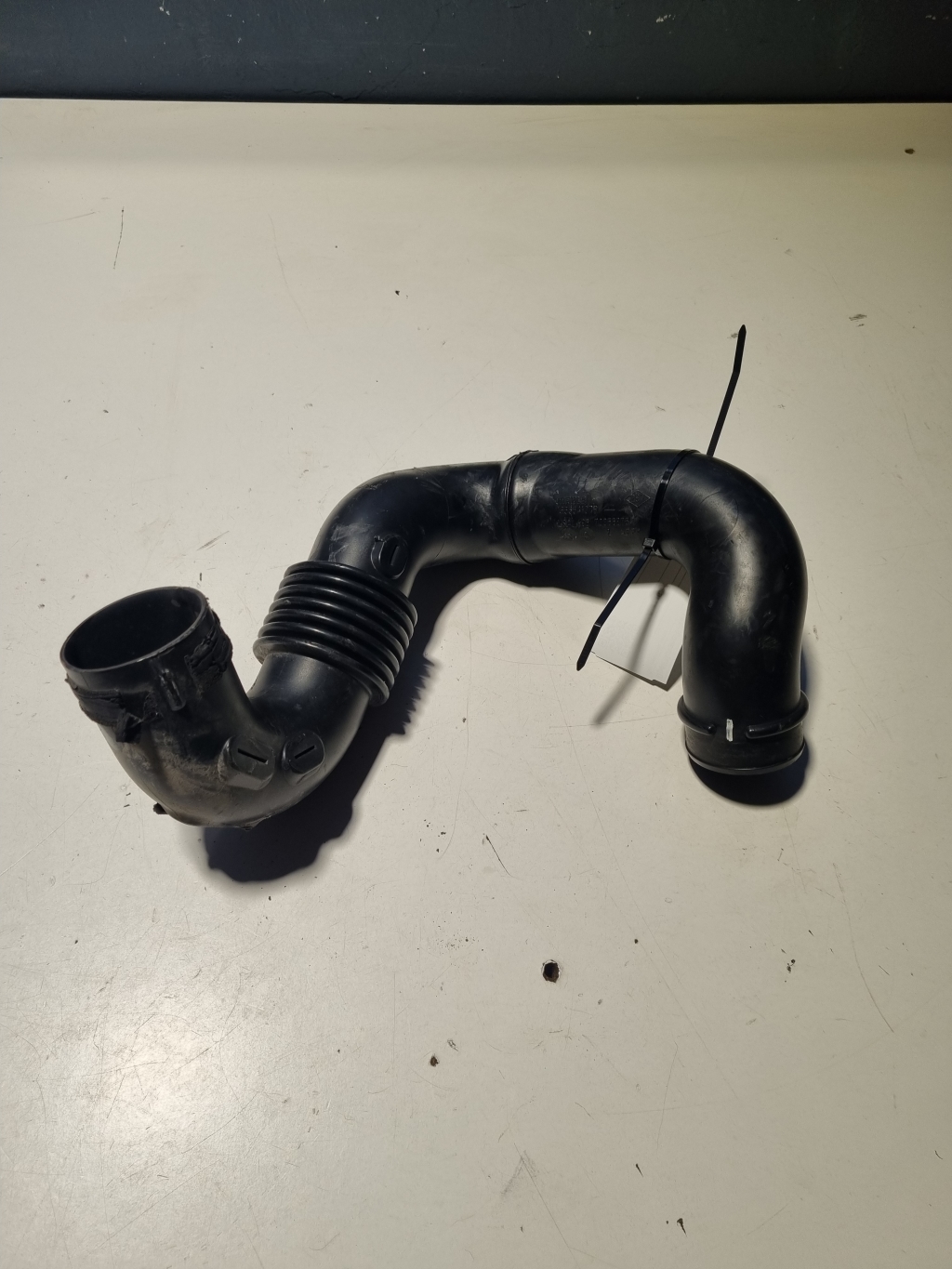 Opel Movano B (2010–2022) Luftansaugschlauch 70356875 Opel Movano B (2010–2022) Luftansaugschlauch 70356875