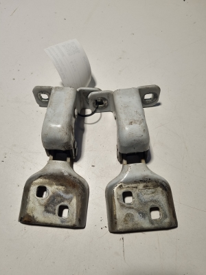 Charnière supérieure de porte avant - 804000006R