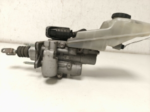 TOYOTA Prius W50 (2015–2020) Brake master cylinder 4721047100 - 5