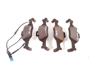   Front brake pads  - 6898192 