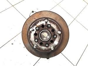Front wheel hub