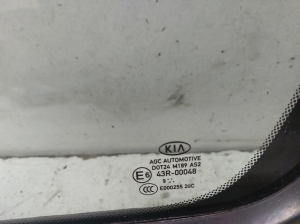 Kia Sportage (2016–2021) Aizmugurējo sānu durvju trīsstūrveida stikls 43R00048 - 2