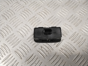 Polestar 2 II (2021–2026) Trunk opening switch 31674801 - 2