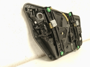 Mercedes Benz A-Class 176 (2012–2018) Priekšējo durvju logu pacēlājs un tā daļas A1767200279 - 5