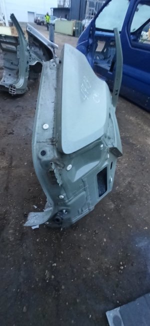 VOLVO C 40 I (2022–2026) Aizmugurējais spārns un tā detaļas 32394089 - 2