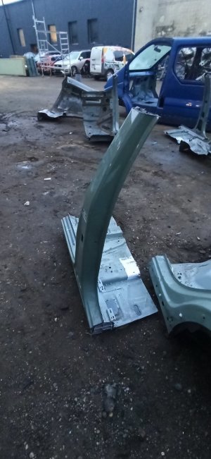 VOLVO C 40 I (2022–2026) Center pillar 32394083 - 2