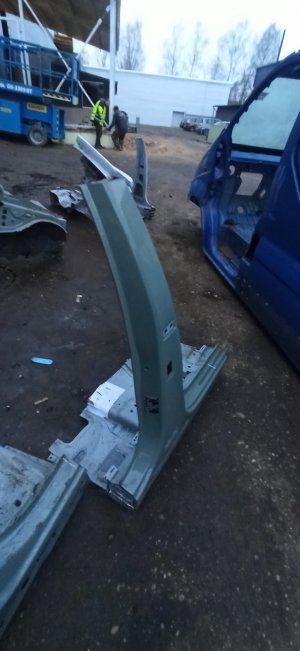 VOLVO C 40 I (2022–2026) Keskmine piilar 32394088 - 2