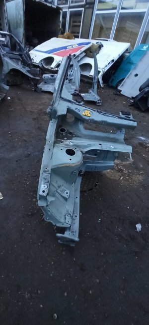 VOLVO C 40 I (2022–2026) Front outrigger 32405117 - 4