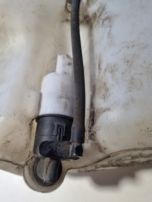 Opel Movano B (2010–2022) Front washer fluid reservoir 2891000023R - 2