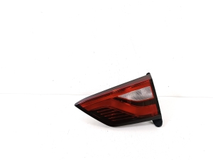 Tail light on trunk lid - 41054010S40