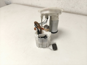 BMW 1 SERIES F20 (2010–2026) Kütusepump paagis 7243974 - 3