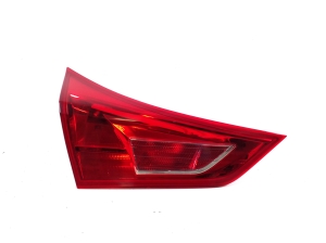Tail light on trunk lid