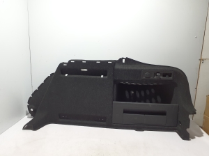   Trunk side trim panel  - 3V5867428 