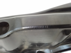 Jaguar XE (2015–2026) Tagumise kaitseraua tala GX7317B892AB - 3