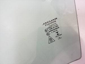Jaguar XE (2015–2026) Esiukse klaas GX7321411AB - 2