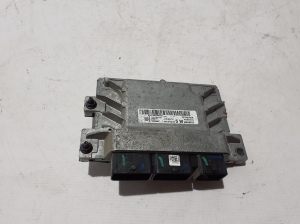 Calculateur moteur - 237D40621R