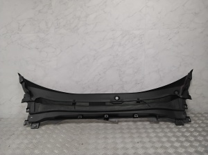   Windlaufverkleidung (Scheibenwischerabdeckung)  - LJ8BR02216AEW 