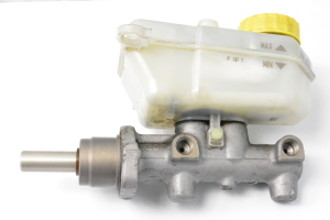  Master cylinder 