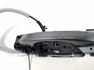 Volkswagen T-Roc (2017–2026) Front door external opening handle and its details - 2