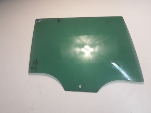 Rear side door glass - 658845206
