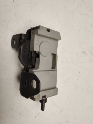 Mercedes Benz C-Class 204 (2007–2014) Hood latch a2048800260 - 2