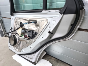 Mercedes Benz E-Class W212 (2009–2015) Tagumised küljeuksed ja nende osad - 3