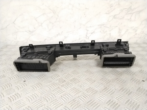 Ford Mustang Mach-E Mach-E (2020–2026) Armatuurlaua ventilatsioonivõred LJ8BR018C19A - 2