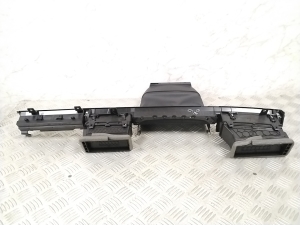 Ford Mustang Mach-E Mach-E (2020–2026) Salongi ventilatsioonirestid LJ8B19C696A - 3
