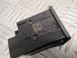 Ford Mustang Mach-E Mach-E (2020–2026) USB-pesa ML3T14F014AB - 4