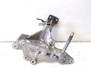 Engine bracket - 