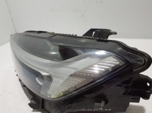 VOLVO XC60 (2017–2026) Esituli 32342514 - 4