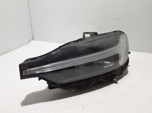 VOLVO XC60 (2017–2026) Esituli 32342514 - 5