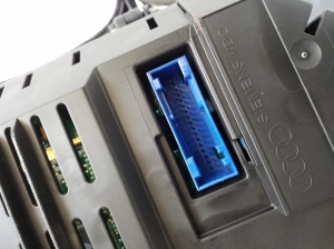 AUDI A8 D3 (2002–2010) Kombiinstrument 4E0920950P - 3