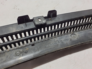RENAULT Scenic (2016–2026) Grille d’auvent (garniture du mécanisme d’essuie-glace) 668114330R - 4