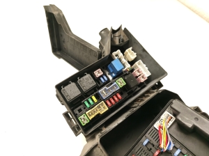 NISSAN Qashqai+2 (2007–2013) Sicherungskästen 284B7BB02C - 3