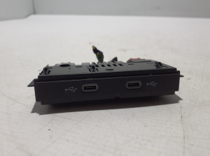 USB port - 89A035736
