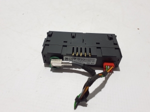 AUDI Q4 e-tron I (2021–2026) USB-pesa 89A035736 - 3