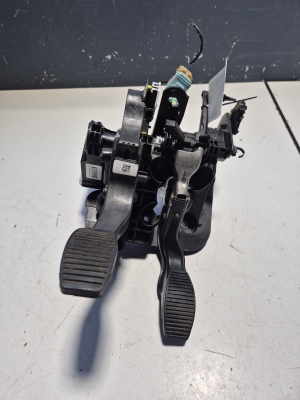   Pedals  - 25851600 