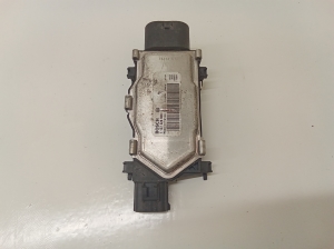Mercedes Benz CLA-Class W117 (2013–2019) Lüfterrelais 1137328656 - 3