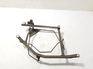 Fixation de roue de secours - 