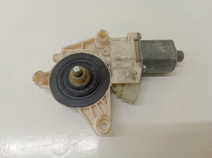 Mercedes Benz C-Class 204 (2007–2014) Front door window regulator motor A2048200142 - 2