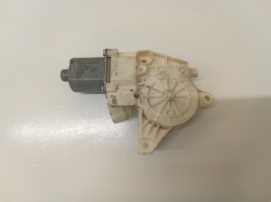 Fensterhebermotor vorne - A2048200142