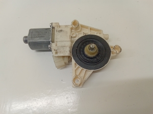 Front door window regulator motor - A2048200242