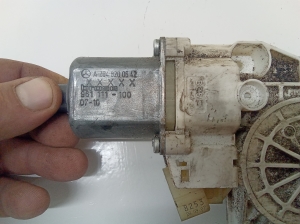 Mercedes Benz C-Class 204 (2007–2014) Rear side door window regulator motor A2048200642 - 2