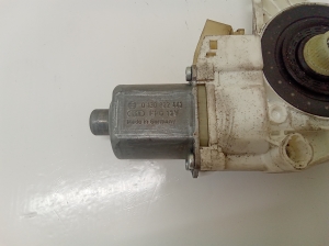 Mercedes Benz C-Class 204 (2007–2014) Rear side door window regulator motor A2048200642 - 3