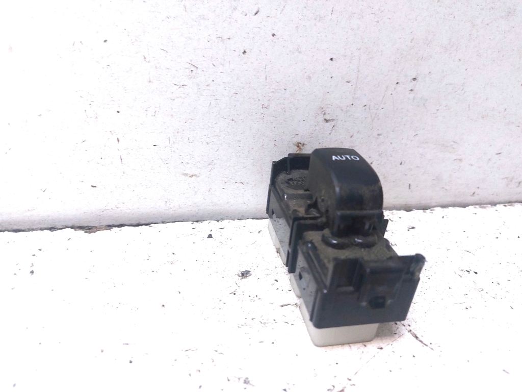 TOYOTA Avensis Verso M2 (2001–2009) Schalter el. Fensterheber hinten 8403044020 TOYOTA Avensis Verso M2 (2001–2009) Schalter el. Fensterheber hinten 8403044020