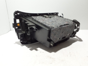 RENAULT Scenic (2016–2026) Kindalaegas 681081737R - 2